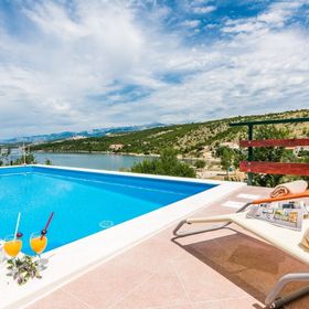 Apartmanok Családok Részére Medencével Krusevo, Novigrad - 21980 Kruševo