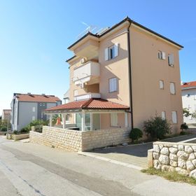 Apartmanok Parkolóhellyel Novalja, Pag - 22055 Novalja