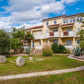 Családi Apartmanok A Tenger Mellett Vir - 22115