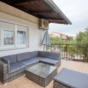 Apartmanok Parkolóhellyel Rogoznica - 22143