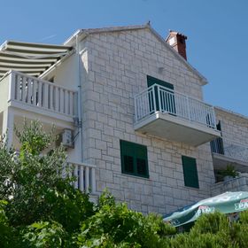 Apartmanok Parkolóhellyel Postira, Brac - 22207 Postira