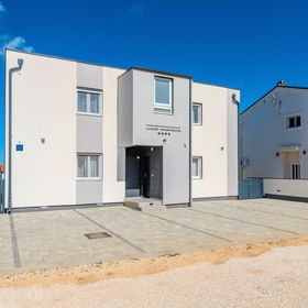 Apartmanok Parkolóhellyel Vir - Lozice, Vir - 22215 Vir - Lozice