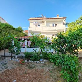 Apartmanok Parkolóhellyel Barbat, Rab - 22217 Barbat