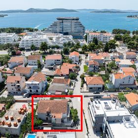 Apartmanok Parkolóhellyel Vodice - 22290