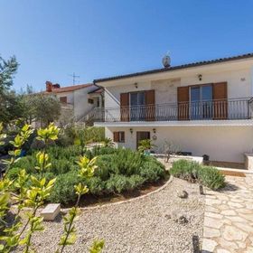 Apartmanok Parkolóhellyel Pula - 22308