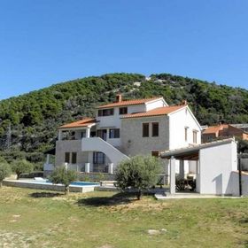 Apartmanok Családok Részére Medencével Barbat, Rab - 22358 Barbat