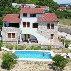 Apartmanok Családok Részére Medencével Barbat, Rab - 22358 Barbat