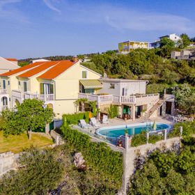 Apartmanok Családok Részére Medencével Mastrinka, Ciovo - 22372 Mastrinka