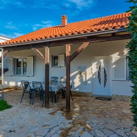 Nyaralóház Parkolóhellyel Vir - 22396