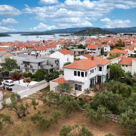 Apartmanok Parkolóhellyel Murter - 22405