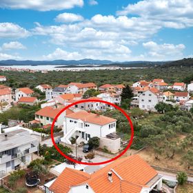 Apartmanok Parkolóhellyel Murter - 22405