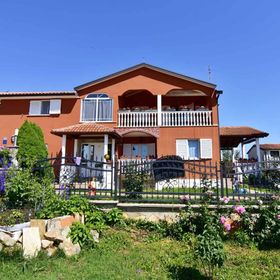 Apartmanok Parkolóhellyel Valica, Umag - 22453 Valica