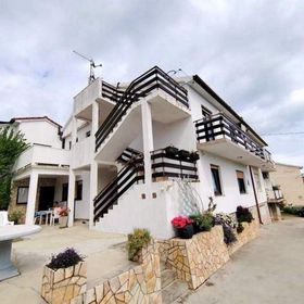 Apartmanok Parkolóhellyel Rab - 22497