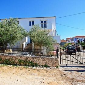 Apartmanok Parkolóhellyel Supetar, Brac - 22504 Supetar
