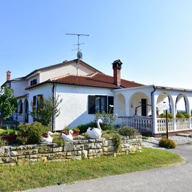 Apartmanok és Szobák Parkolóhellyel Zambratija, Umag - 22512 Zambratija