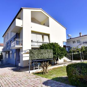 Apartmanok Parkolóhellyel Umag - 22521