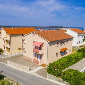 Apartmanok Parkolóhellyel Barbat, Rab - 22584 Barbat