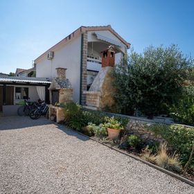 Apartmanok Parkolóhellyel Vir - 22626