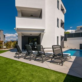 Apartmanok Családok Részére Medencével Njivice, Krk - 22806 Njivice