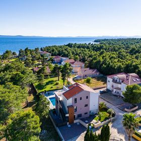 Apartmanok Családok Részére Medencével Vir - Kozjak, Vir - 22971 Vir - Kozjak