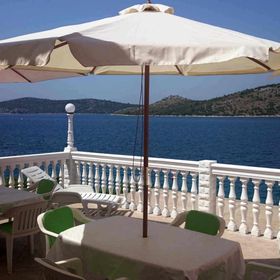 Apartment Seafront Grebastica