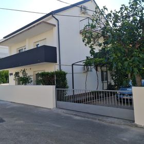 Apartments and Rooms Jengic Vodice