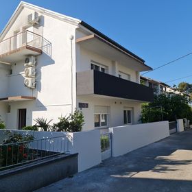 Apartments and Rooms Jengic Vodice