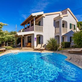 Apartments Petra Banjol