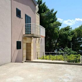 House Pine tree Lokva Rogoznica