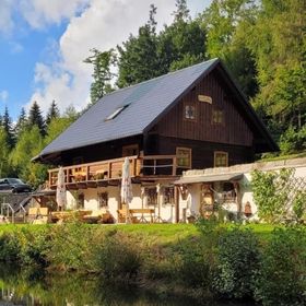 Chalupa pod dubem Plavy