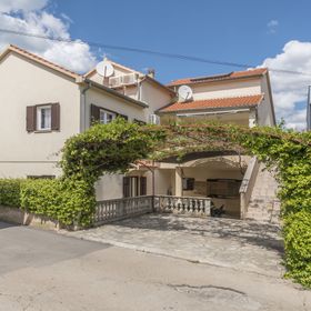 Apartments Murter Jurjako