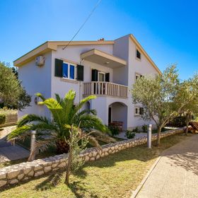 Apartments Pavica Palit