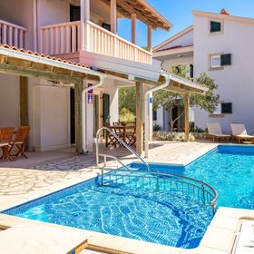 Apartments Pavica Palit