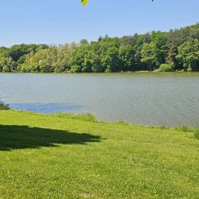 Tavi Kedvenc Apartman Zalalövő