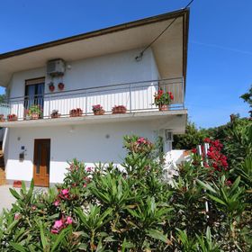 Apartment Car Marica Silo