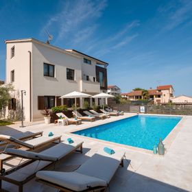 Apartment Residence Mala 2 s bazenom i whirlpool-om Funtana