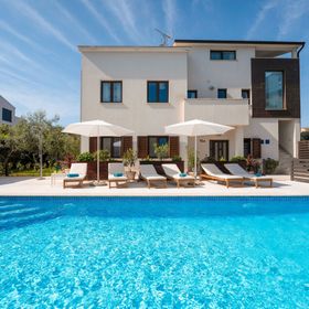 Apartment Residence Mala 4 s bazenom i whirlpool-om Funtana