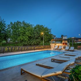 Apartment Residence Mala 4 s bazenom i whirlpool-om Funtana