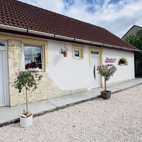 Leander Apartman Ostoros