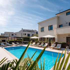 Apartment Residence Mala 3 s bazenom i whirlpool-om Funtana