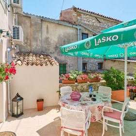 Apartment KALETA Nerezine