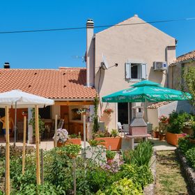 Apartment KALETA Nerezine