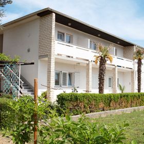 Apartment and Rooms Albina Baska