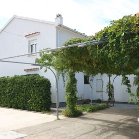 Apartments Sersic Baska