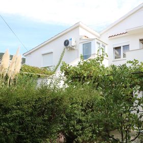 Apartments Sersic Baska