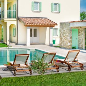 Villa Demetra s bazenom i predivnim pogledom na Motovun