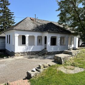 Udvar-ház Nagyvisnyó