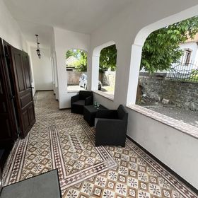 Udvar-ház Nagyvisnyó