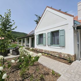 Kövirózsa Porta Vendégház Mindszentkálla