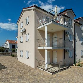 Apartment Laštro Nives Silo